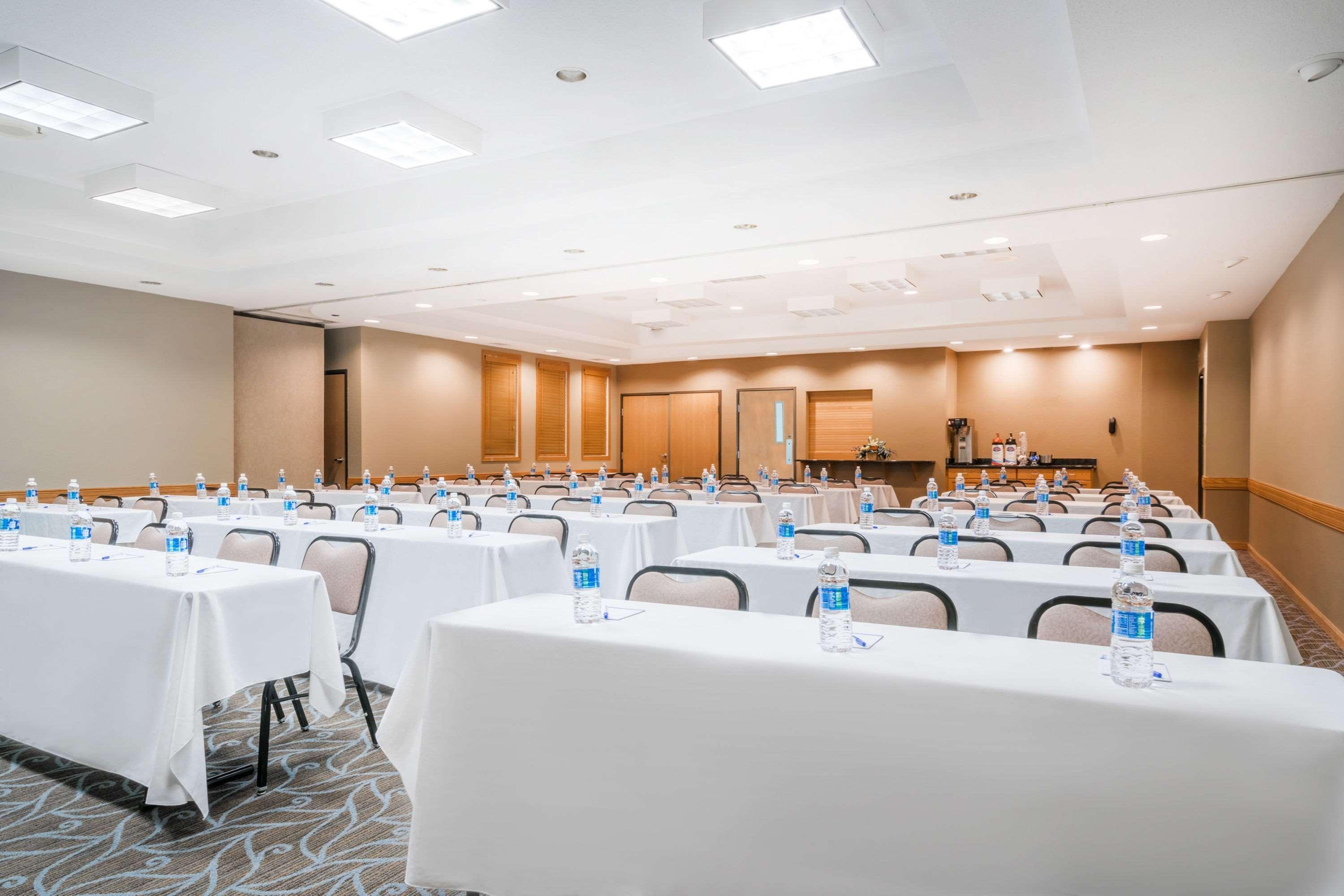Hotel Baymont By Wyndham Owatonna